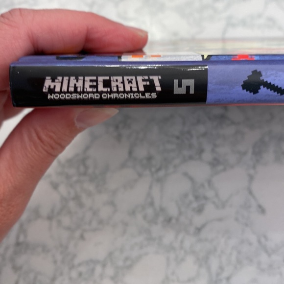 Minecraft Woodsword Chronicles books 3 & 5 - Picture 3 of 8